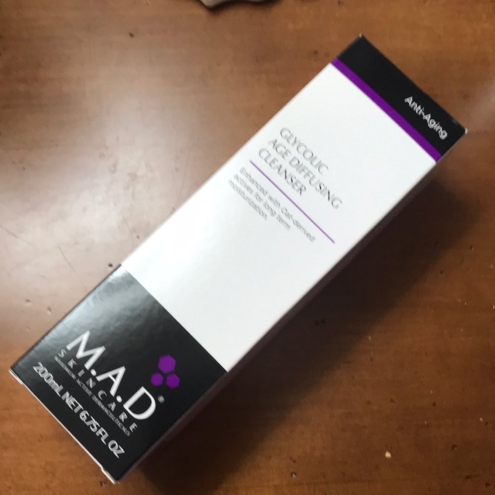 M.A.D. Glycolic Age Diffusing Cleaner